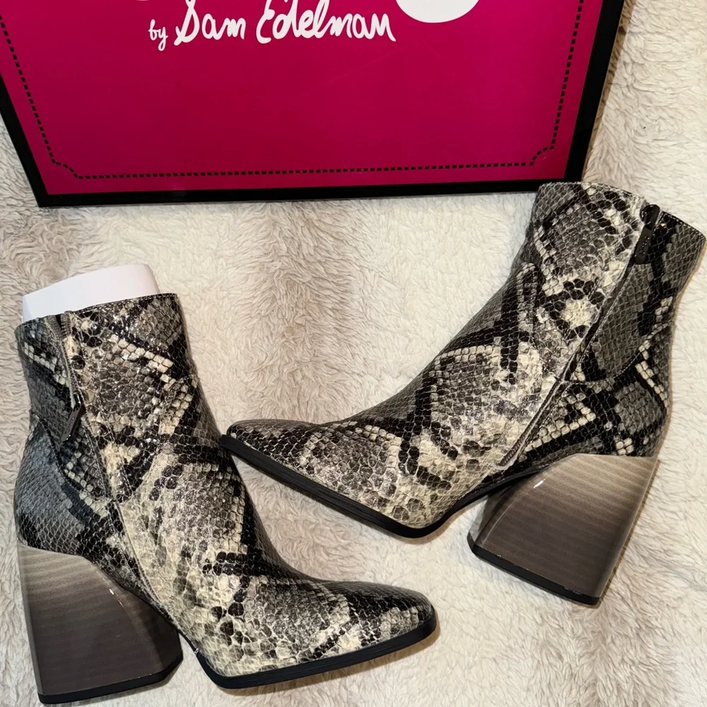 Circus by Sam Edelman Women’s Square Toe Zip-Up Booties